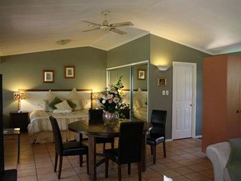 House Of Laurels - Accommodation Noosa 2