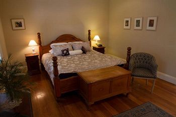 Tizzana Winery Bed & Breakfast - Accommodation Noosa 2