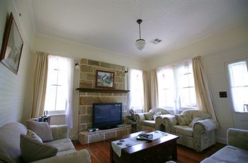 Singletons Retreat - Accommodation Noosa 8