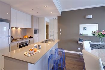 Zara Tower - Luxury Suites And Apartments - Accommodation Noosa 24