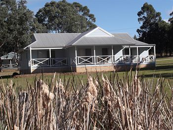 Cam-Way Estate - Accommodation Noosa 1