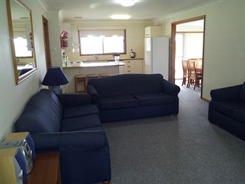 Cam-Way Estate - Accommodation Noosa 4
