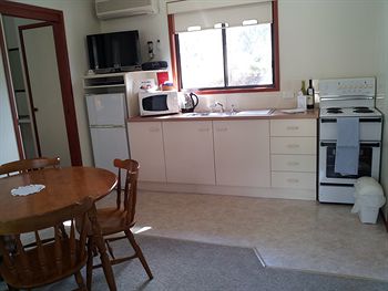 Cam-Way Estate - Accommodation Noosa 7