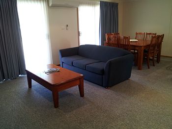 Cam-Way Estate - Accommodation Noosa 9