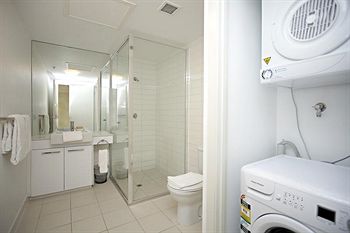 Astra Apartments - Docklands - Accommodation Noosa 5