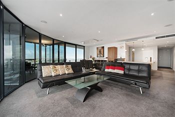 Docklands Private Collection Of Apartments - NewQuay - Accommodation Noosa 4
