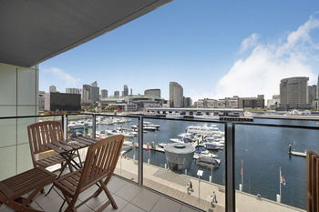 Docklands Private Collection Of Apartments - NewQuay - Accommodation Noosa 9