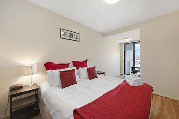 Docklands Private Collection Of Apartments - NewQuay - Accommodation Noosa 10