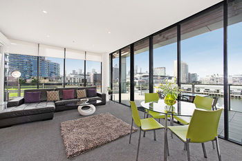 Docklands Private Collection Of Apartments - NewQuay - Accommodation Noosa 12