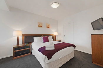 Docklands Private Collection Of Apartments - NewQuay - Accommodation Noosa 14