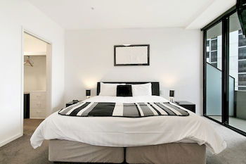 Docklands Private Collection Of Apartments - NewQuay - Accommodation Noosa 18