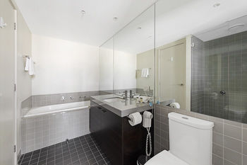 Docklands Private Collection Of Apartments - NewQuay - Accommodation Noosa 38