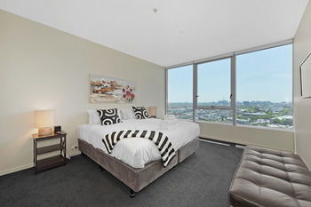 Docklands Private Collection Of Apartments - NewQuay - Accommodation Noosa 42