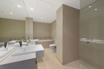 Docklands Private Collection Of Apartments - NewQuay - Accommodation Noosa 45