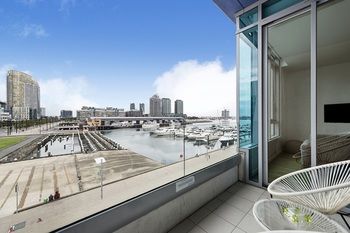 Docklands Private Collection Of Apartments - NewQuay - Accommodation Noosa 55