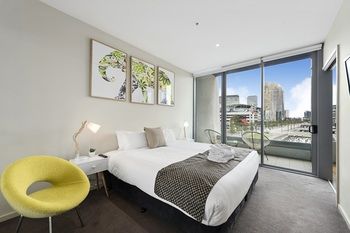 Docklands Private Collection Of Apartments - NewQuay - Accommodation Noosa 57