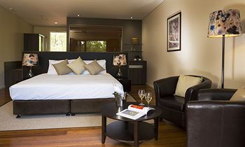 Cicada Lodge - Accommodation Noosa 1