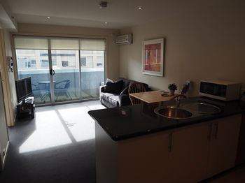 Melbourne City Stays - Accommodation Noosa 7