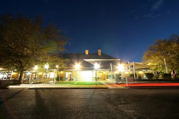 Macquarie Inn - Accommodation Noosa 6