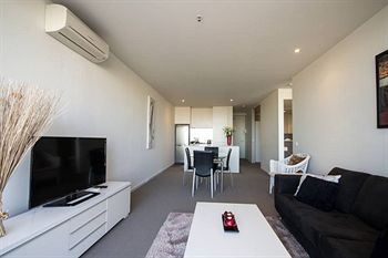 Melbourne Holiday Apartments At McCrae Docklands - Accommodation Noosa 2
