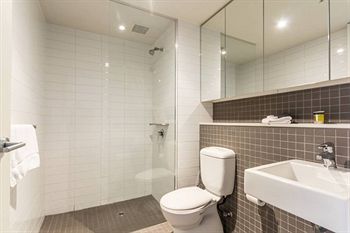 Melbourne Holiday Apartments At McCrae Docklands - Accommodation Noosa 5