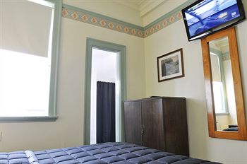 Hotel Gosford - Accommodation Noosa 0
