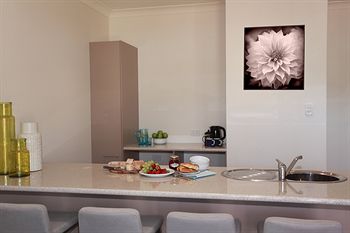 H Boutique Hotel - Accommodation Noosa 1