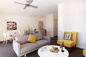 H Boutique Hotel - Accommodation Noosa 3