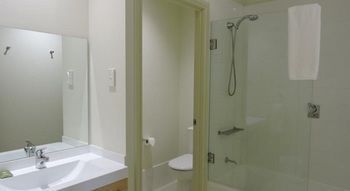 H Boutique Hotel - Accommodation Noosa 10