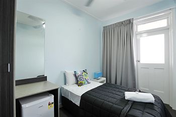 The Lakes Hotel - Accommodation Noosa 2