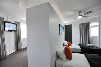 The Lakes Hotel - Accommodation Noosa 6