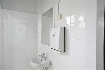 The Lakes Hotel - Accommodation Noosa 7