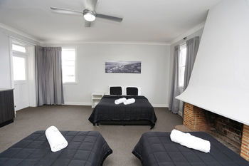 The Lakes Hotel - Accommodation Noosa 21