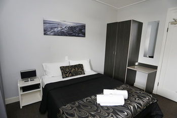 The Lakes Hotel - Accommodation Noosa 32