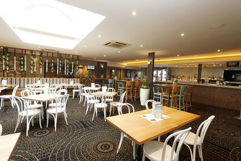 The Lakes Hotel - Accommodation Noosa 43
