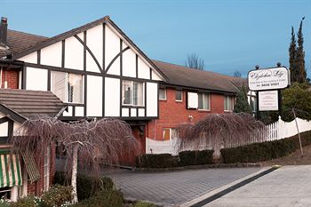 Elizabethan Lodge - Accommodation Noosa 9