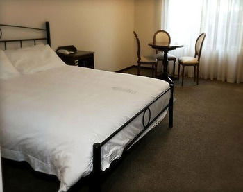 Elizabethan Lodge - Accommodation Noosa 16