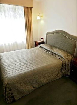 Elizabethan Lodge - Accommodation Noosa 17