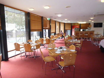 Dingley International Hotel - Accommodation Noosa 0