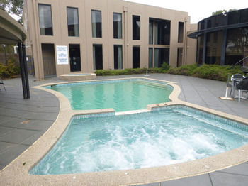 Dingley International Hotel - Accommodation Noosa 1