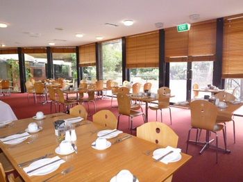 Dingley International Hotel - Accommodation Noosa 2