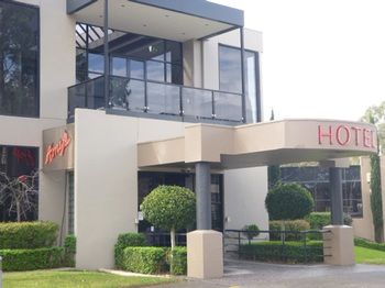 Dingley International Hotel - Accommodation Noosa 4