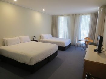Dingley International Hotel - Accommodation Noosa 6