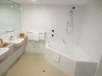 Dingley International Hotel - Accommodation Noosa 7