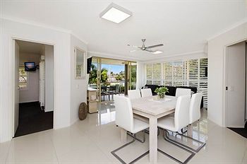 #2 Hastings Street - Accommodation Noosa 13