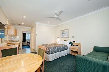 Colonial Terrace Motor Inn - Accommodation Noosa 24