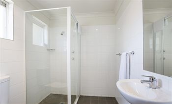Colyton Hotel - Accommodation Noosa 1