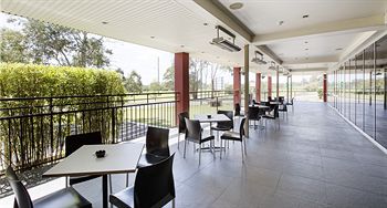 Colyton Hotel - Accommodation Noosa 7