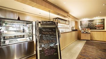 Colyton Hotel - Accommodation Noosa 9