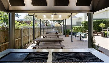 Pritchards Hotel - Accommodation Noosa 3